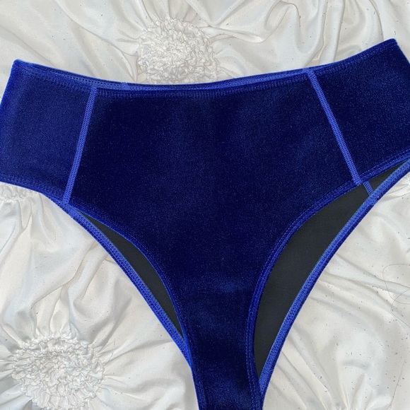 Blue Velvet Hoaka Swimwear Bikini - S - Picture 2 of 6